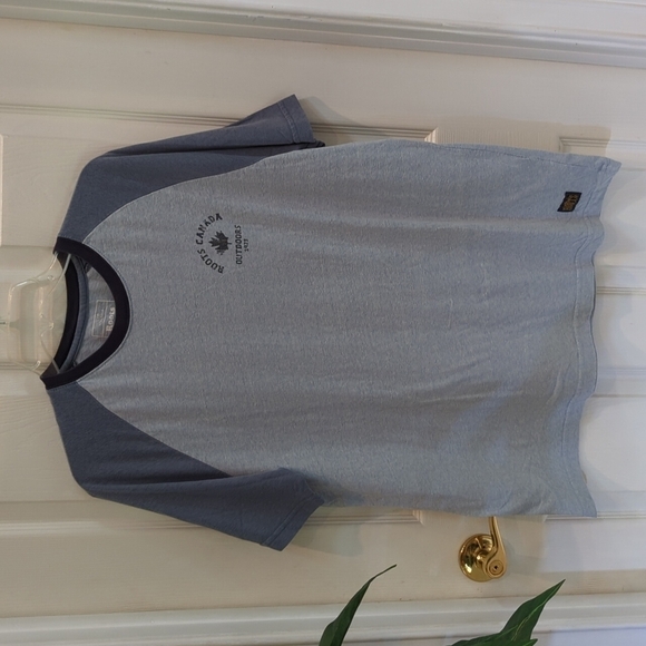 Roots Canada Men's Double Sided Short Sleeve Graphic Tee Size Large - Picture 1 of 4